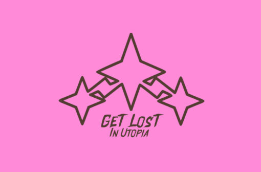 작품 제목과 아티스트 프로젝트를 나타내는 그래픽 또는 로고 스타일의 아트워크 이미지.