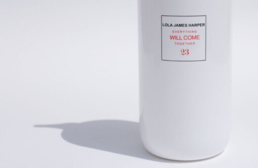 LOLA JAMES HARPER의 EVERYTHING WILL COME TOGETHER 4 in 1 WASH 병이 라벨이 보이도록 단독 촬영된 이미지입니다.