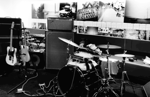 ‘Celebrating 7 years of Togetherness’ 문구가 보이는 축하 그래픽 이미지.