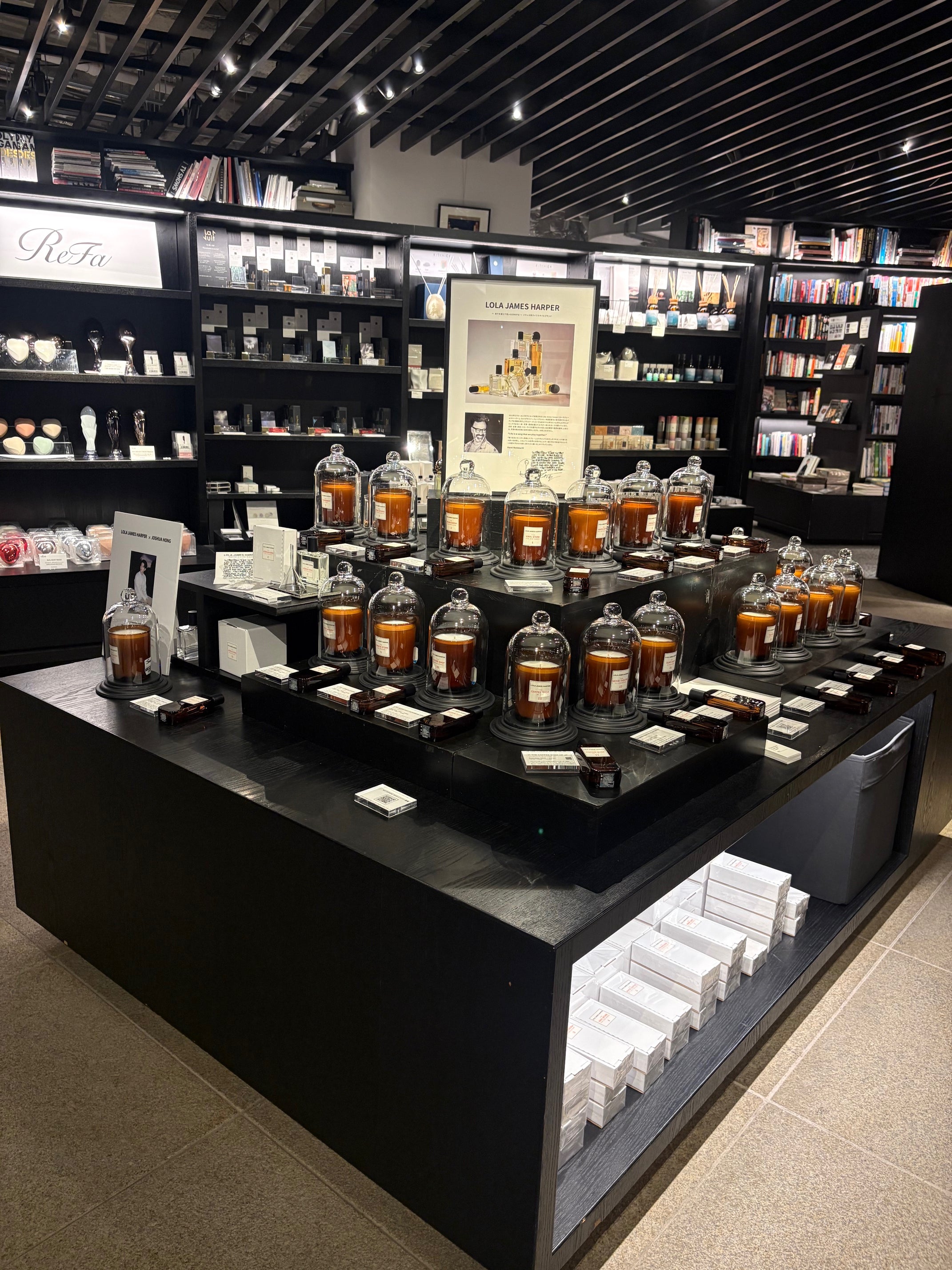 츠타야 도쿄의 로라 제임스 하퍼 팝업 스토어